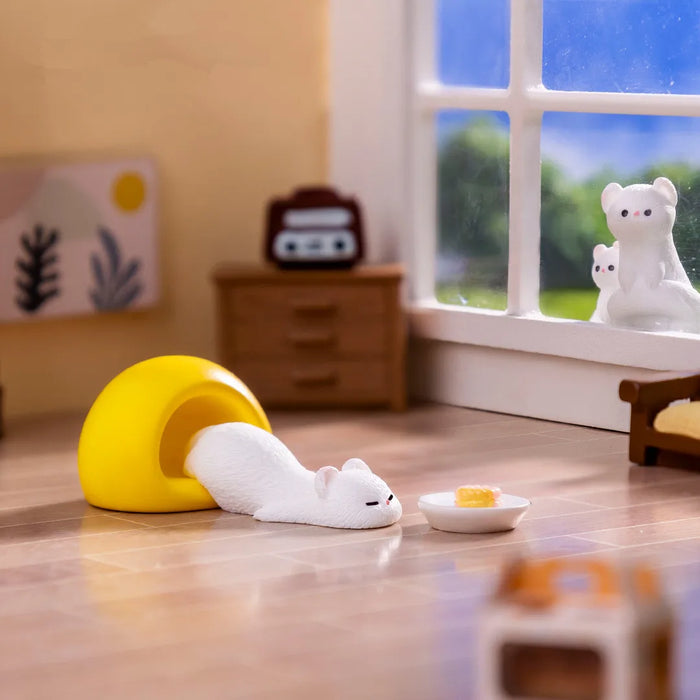 Figurines Miniatures Cute White Ferret Micro Landscape Ornaments For Home Decorations Room Decor DIY Dollhouse Accessories